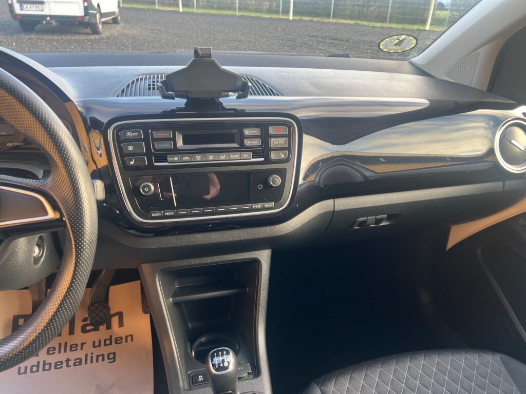 eb6e97bd-8774-461b-875f-9a0c99773249